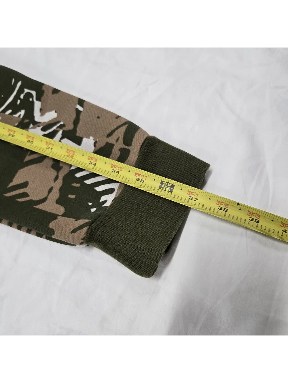Men's MEDIUM Nike Sportswear Tech Fleece Jogger Pants Green/Tan Camo DM6472-072